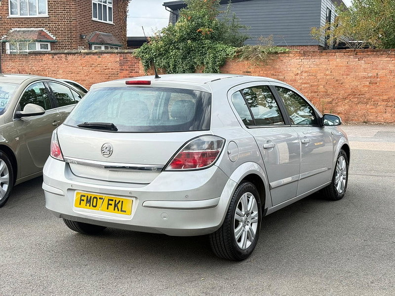 Vauxhall Astra 1.6i 16v Design Easytronic 5dr 5dr Automatic 2026