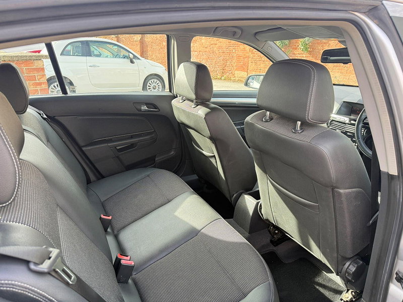 Vauxhall Astra 1.6i 16v Design Easytronic 5dr 5dr Automatic 2026