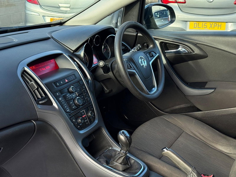 Vauxhall Astra 1.6i Design Euro 6 5dr 5dr Manual 2026