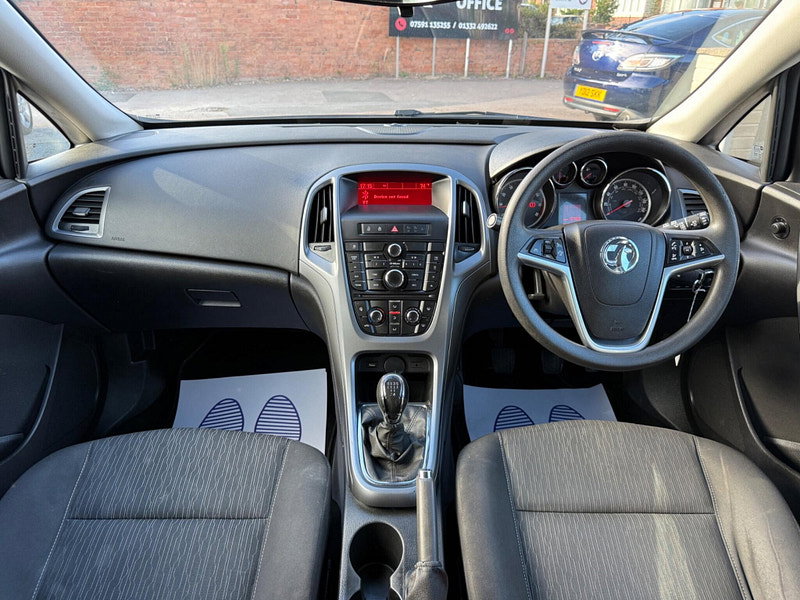 Vauxhall Astra 1.6i Design Euro 6 5dr 5dr Manual 2026