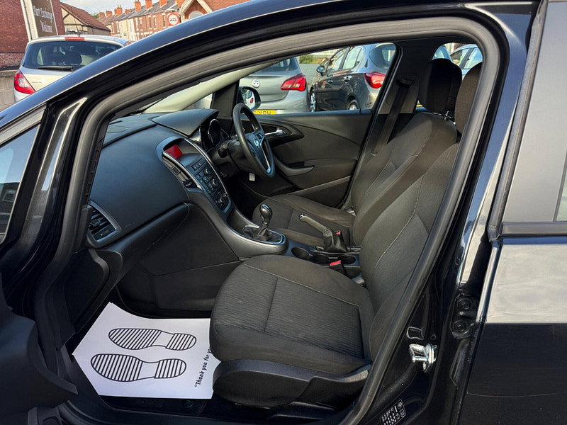 Vauxhall Astra 1.6i Design Euro 6 5dr 5dr Manual 2026
