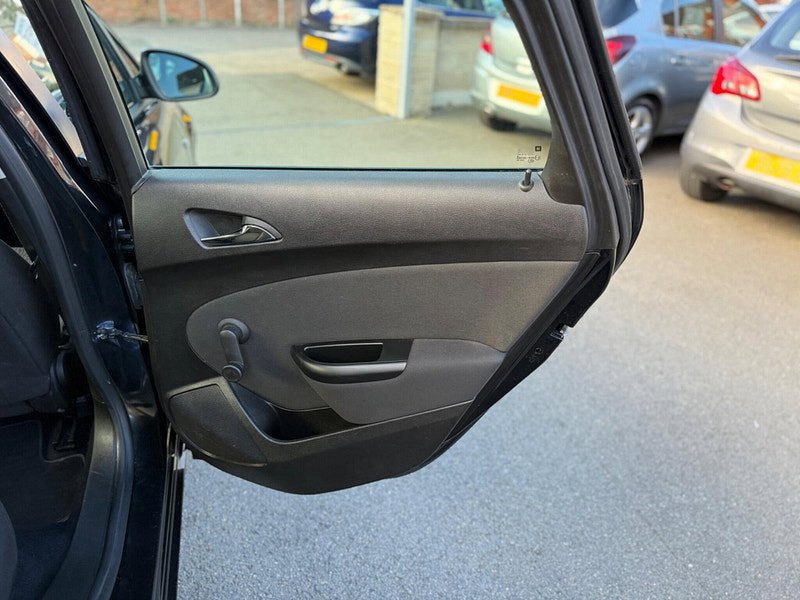 Vauxhall Astra 1.6i Design Euro 6 5dr 5dr Manual 2026