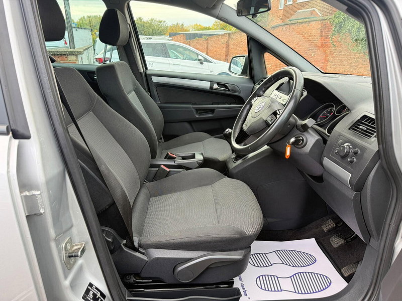 Vauxhall Zafira 1.6 16V Exclusiv Euro 5 5dr 5dr Manual 2026