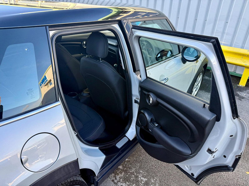 MINI Hatch 1.5 Cooper Euro 6 (s/s) 5dr 5dr Manual 2026