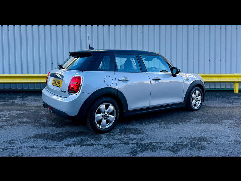 MINI Hatch 1.5 Cooper Euro 6 (s/s) 5dr 5dr Manual 2026