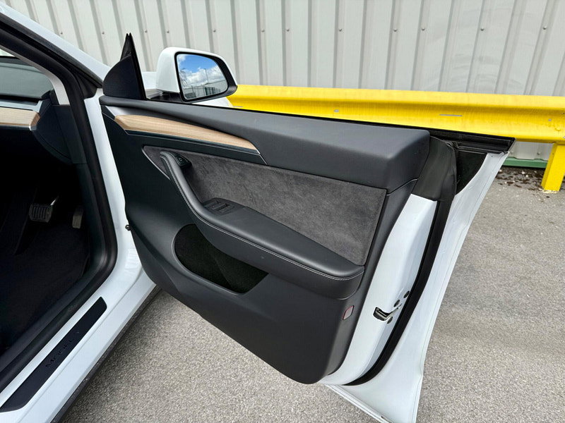 Tesla Model Y (Dual Motor) Long Range Auto 4WDE 5dr 5dr Automatic 2026