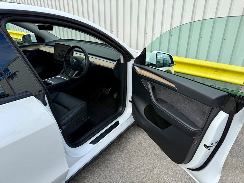 Tesla Model Y (Dual Motor) Long Range Auto 4WDE 5dr 5dr Automatic 2026