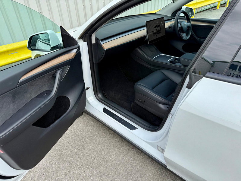 Tesla Model Y (Dual Motor) Long Range Auto 4WDE 5dr 5dr Automatic 2026