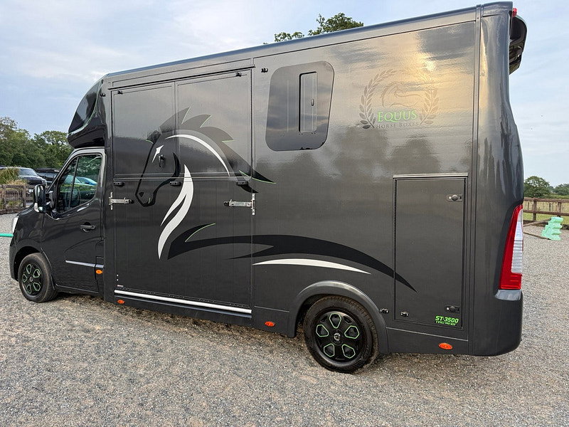 Renault Master 2.3 dCi 35 Business+Horsebox Diesel Manual FWD LWB Medium Roof Euro 6 (135 ps) 2dr Manual 2026