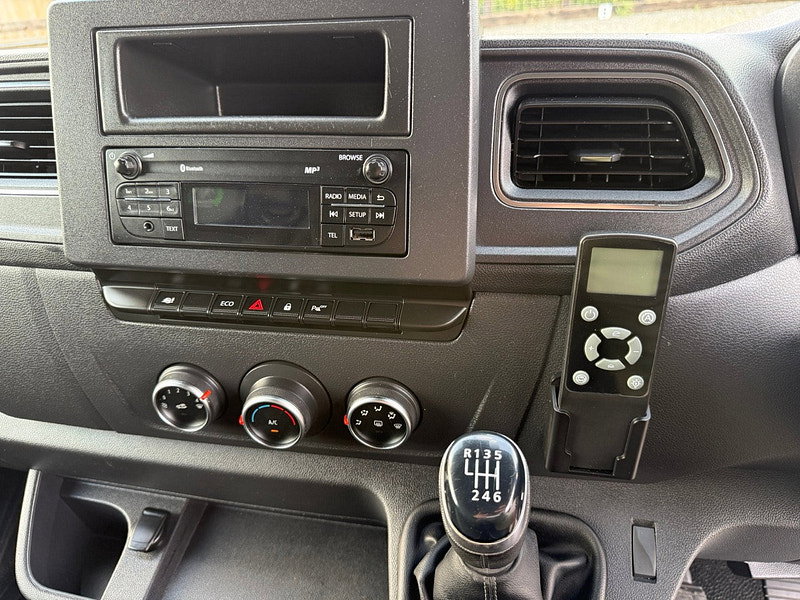Renault Master 2.3 dCi 35 Business+Horsebox Diesel Manual FWD LWB Medium Roof Euro 6 (135 ps) 2dr Manual 2026
