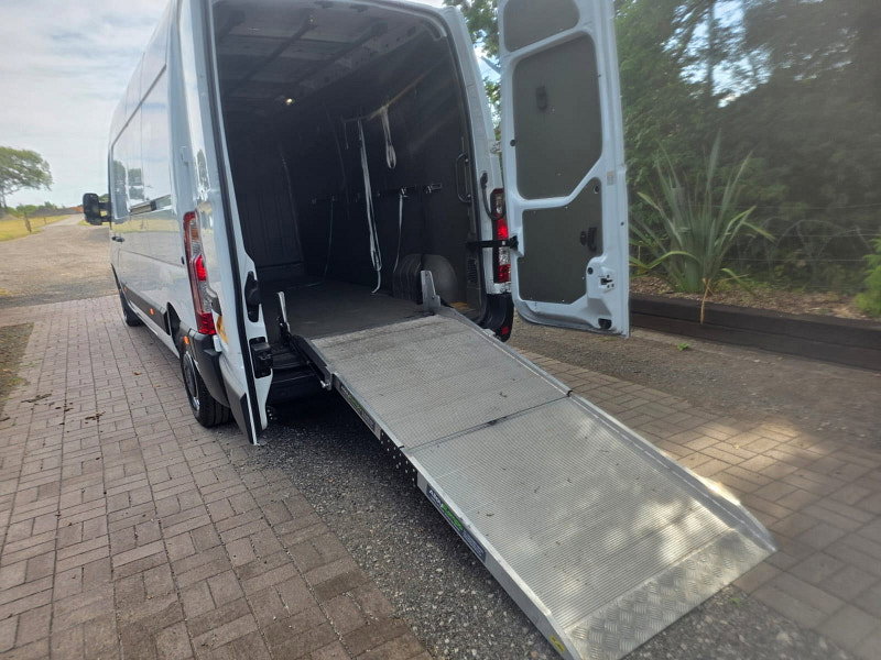 Renault Master 2.3 dCi ENERGY 35 Business Panel Van 4dr Diesel Manual FWD LWB Medium Roof Euro 6 (s/s) (150 bhp) 2dr Manual 2026