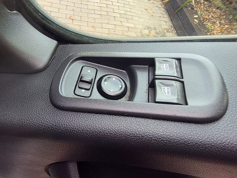 Renault Master 2.3 dCi ENERGY 35 Business Panel Van 4dr Diesel Manual FWD LWB Medium Roof Euro 6 (s/s) (150 bhp) 2dr Manual 2026