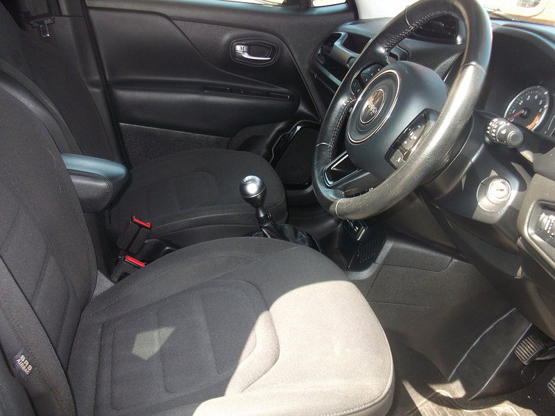 Jeep Renegade 1.6 E-TorQ Dawn of Justice SUV 5dr Petrol Manual Euro 6 (s/s) (110 ps) 5dr Manual 2026