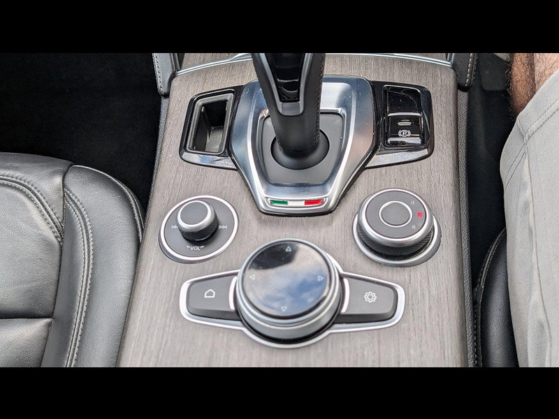 Alfa Romeo Stelvio 2.2 TD Lusso Ti Auto Q4 AWD Euro 6 (s/s) 5dr