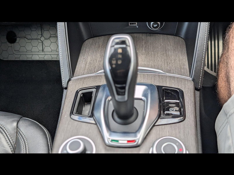 Alfa Romeo Stelvio 2.2 TD Lusso Ti Auto Q4 AWD Euro 6 (s/s) 5dr