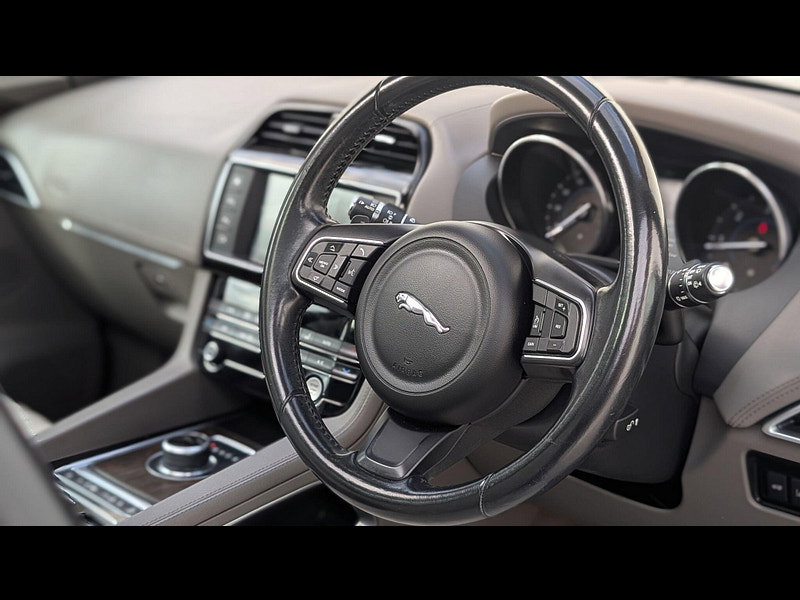 Jaguar F-PACE 2.0 D180 Portfolio Auto AWD Euro 6 (s/s) 5dr
