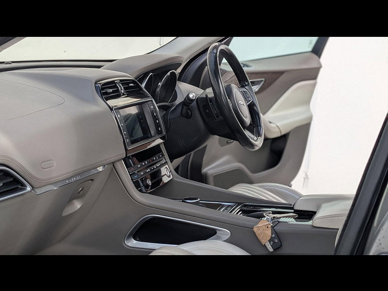 Jaguar F-PACE 2.0 D180 Portfolio Auto AWD Euro 6 (s/s) 5dr