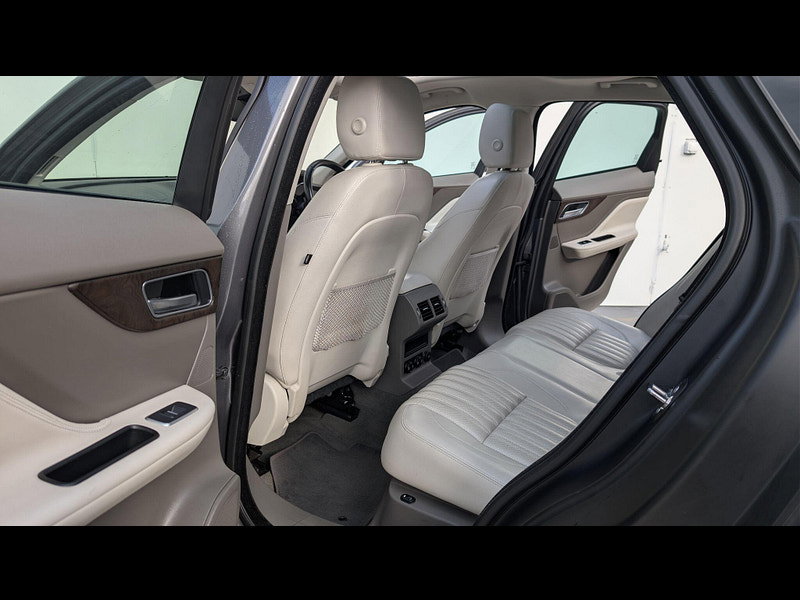 Jaguar F-PACE 2.0 D180 Portfolio Auto AWD Euro 6 (s/s) 5dr