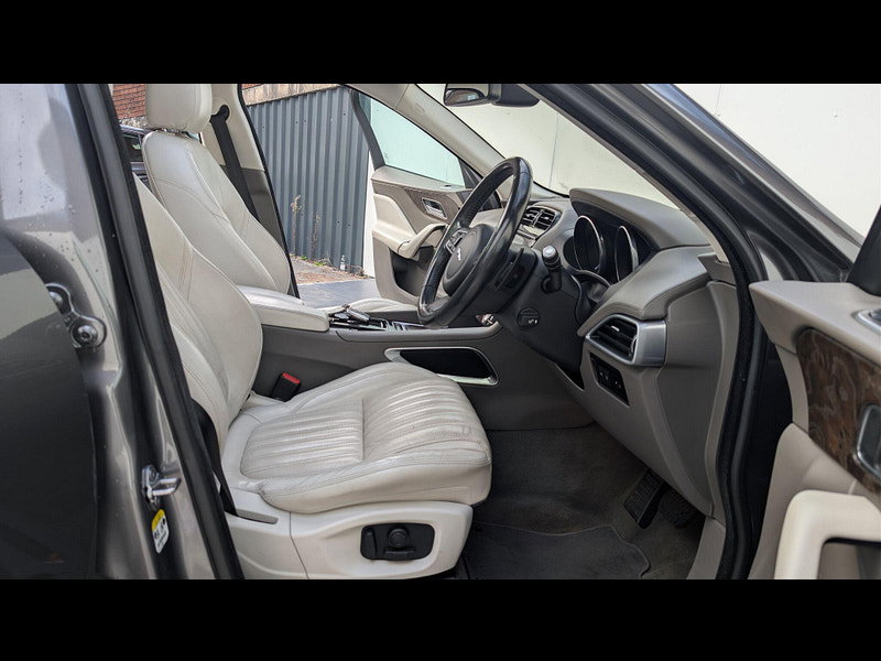 Jaguar F-PACE 2.0 D180 Portfolio Auto AWD Euro 6 (s/s) 5dr