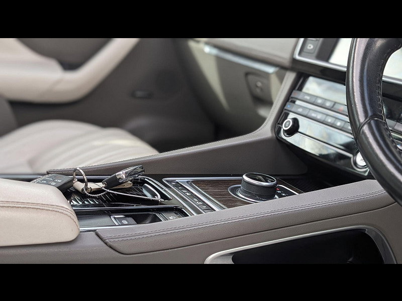 Jaguar F-PACE 2.0 D180 Portfolio Auto AWD Euro 6 (s/s) 5dr