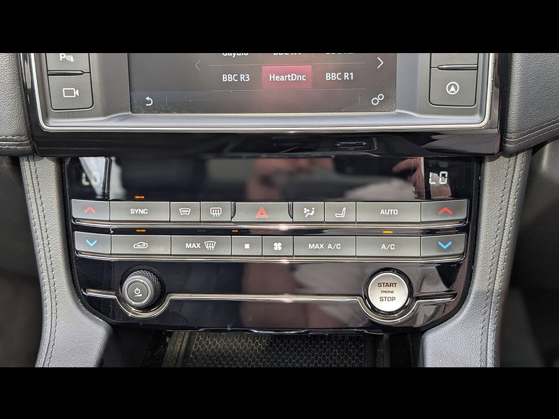 Jaguar F-PACE 2.0 D240 Portfolio Auto AWD Euro 6 (s/s) 5dr