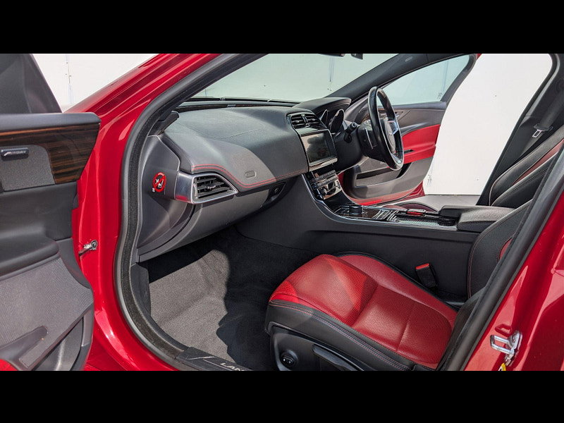 Jaguar XE 2.0d Landmark Auto Euro 6 (s/s) 4dr