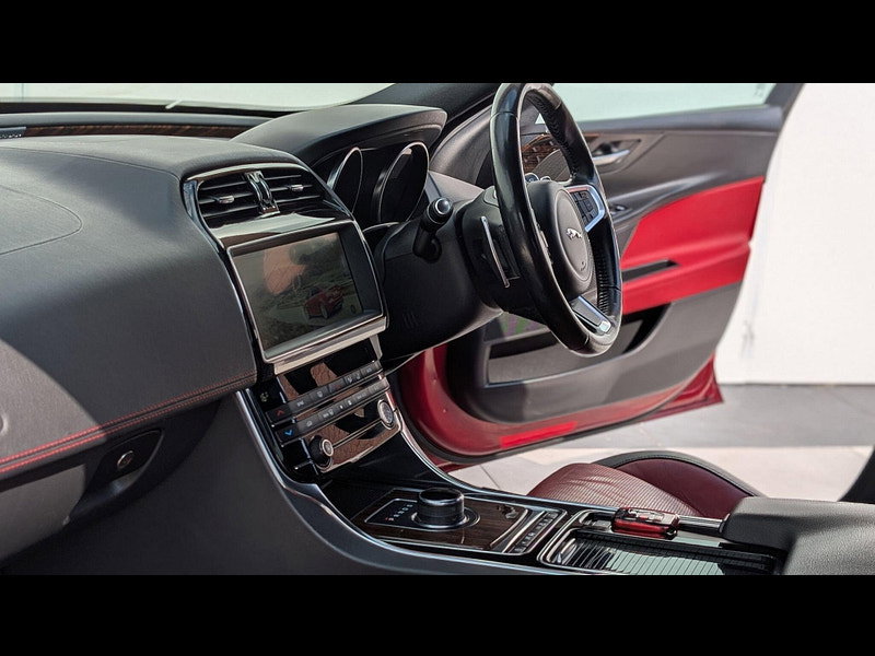 Jaguar XE 2.0d Landmark Auto Euro 6 (s/s) 4dr