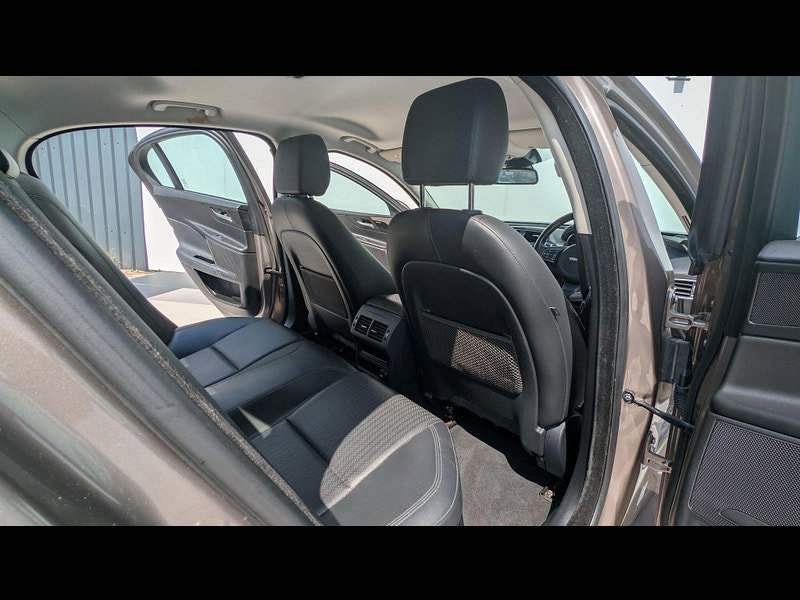Jaguar XE 2.0d Portfolio Auto AWD Euro 6 (s/s) 4dr