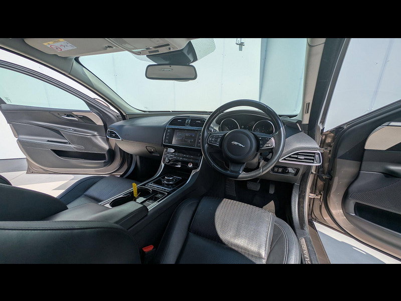 Jaguar XE 2.0d Portfolio Auto AWD Euro 6 (s/s) 4dr