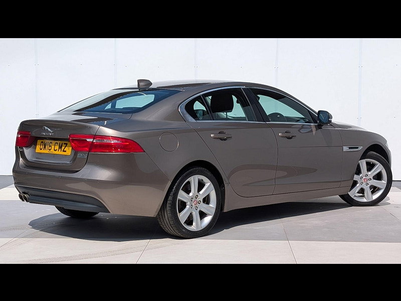 Jaguar XE 2.0d Portfolio Auto AWD Euro 6 (s/s) 4dr