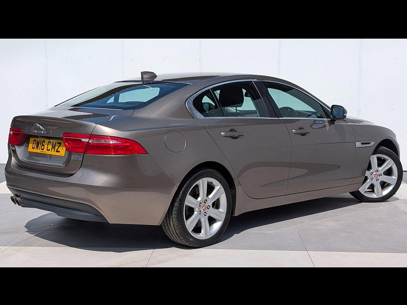 Jaguar XE 2.0d Portfolio Auto AWD Euro 6 (s/s) 4dr