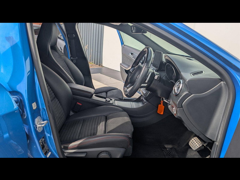 Mercedes-Benz A Class 2.1 A200d AMG Line (Premium) 7G-DCT Euro 6 (s/s) 5dr