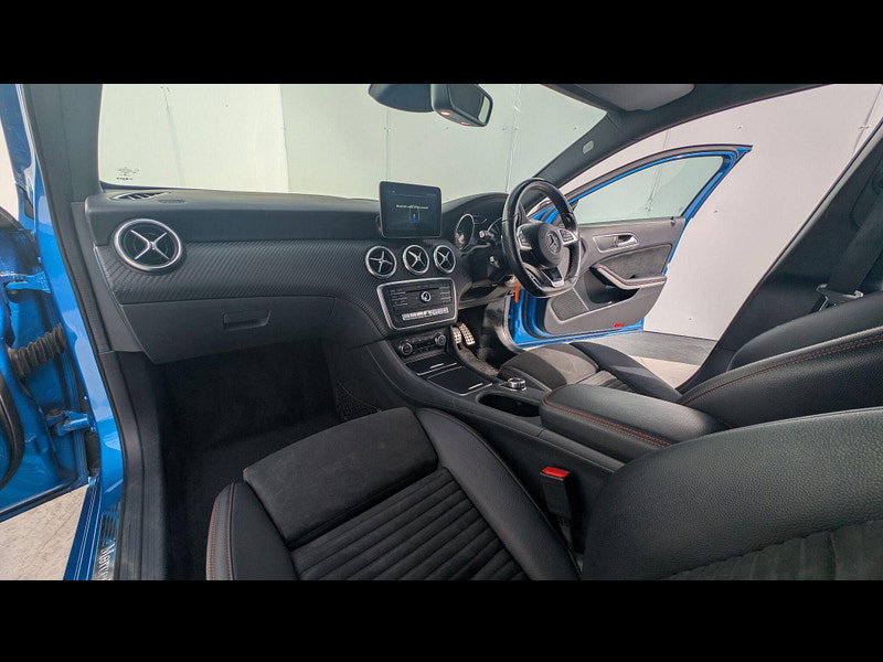 Mercedes-Benz A Class 2.1 A200d AMG Line (Premium) 7G-DCT Euro 6 (s/s) 5dr