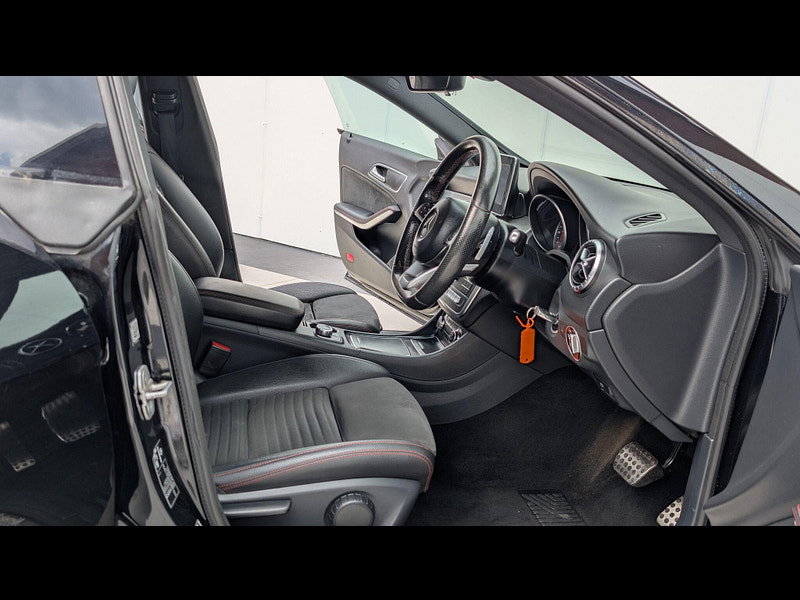 Mercedes-Benz CLA 2.1 CLA220d AMG Line Coupe 7G-DCT 4MATIC Euro 6 (s/s) 4dr