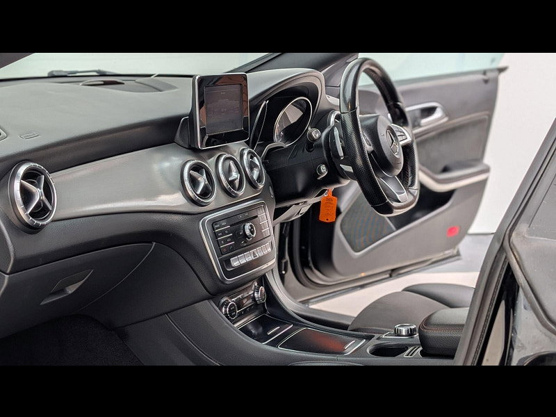 Mercedes-Benz CLA 2.1 CLA220d AMG Line Coupe 7G-DCT 4MATIC Euro 6 (s/s) 4dr