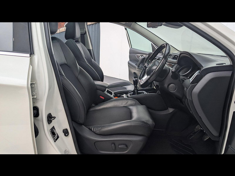 Nissan Qashqai 1.3 DIG-T Tekna Euro 6 (s/s) 5dr