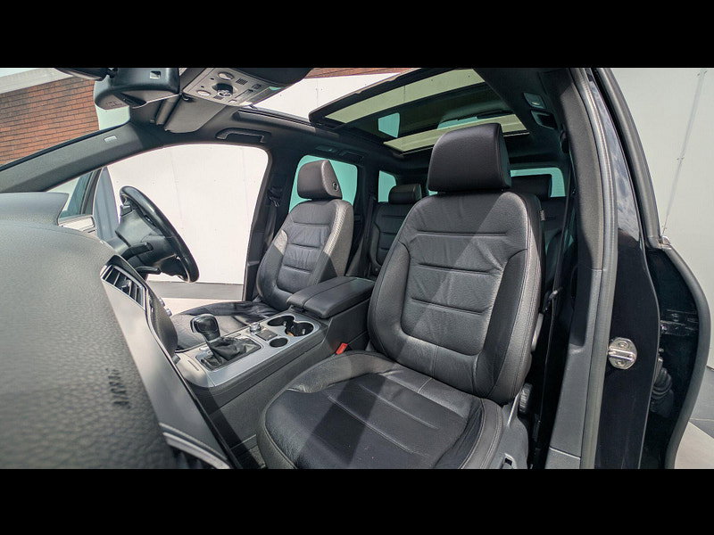 Volkswagen Touareg 3.0 TDI V6 BlueMotion Tech R-Line Tiptronic 4WD Euro 6 (s/s) 5dr