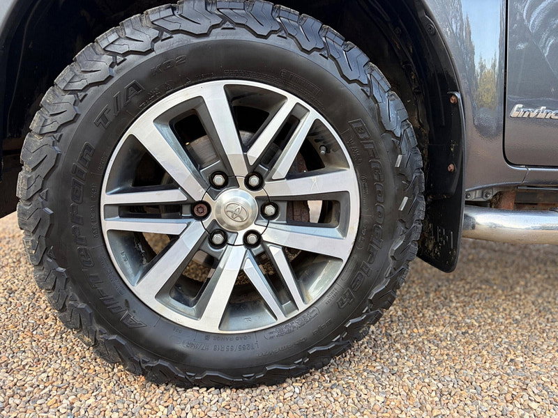 Toyota Hilux 2.4 D-4D Invincible 4WD Euro 6 4dr (TSS, 3.5t) 4dr Manual 2026