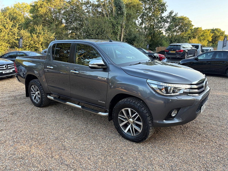 Toyota Hilux 2.4 D-4D Invincible 4WD Euro 6 4dr (TSS, 3.5t) 4dr Manual 2026