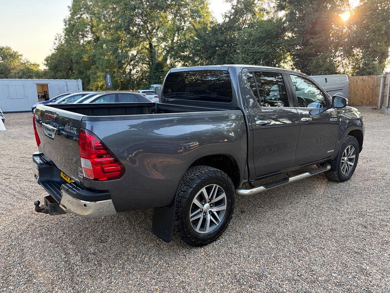 Toyota Hilux 2.4 D-4D Invincible 4WD Euro 6 4dr (TSS, 3.5t) 4dr Manual 2026