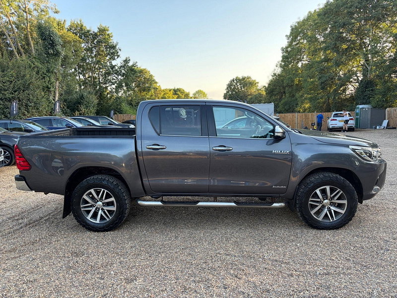 Toyota Hilux 2.4 D-4D Invincible 4WD Euro 6 4dr (TSS, 3.5t) 4dr Manual 2026
