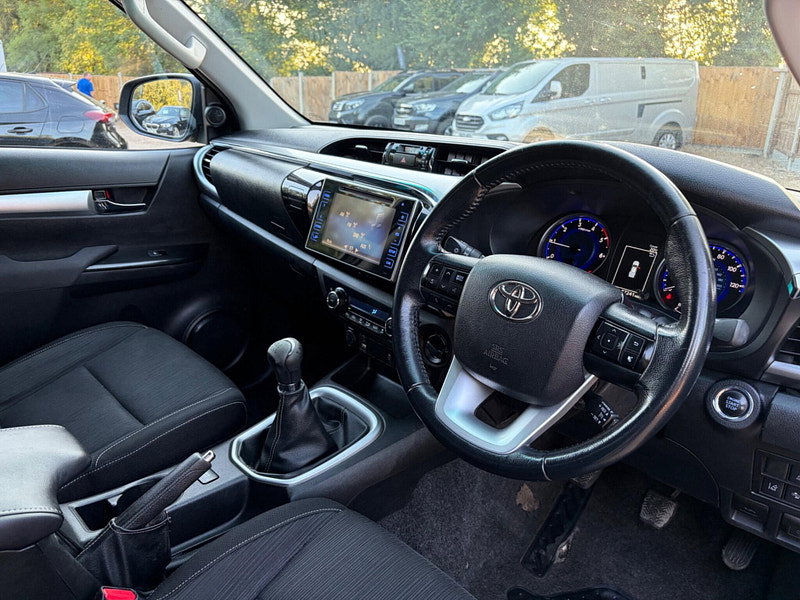 Toyota Hilux 2.4 D-4D Invincible 4WD Euro 6 4dr (TSS, 3.5t) 4dr Manual 2026