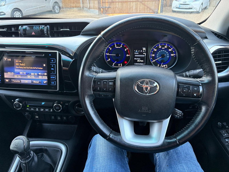 Toyota Hilux 2.4 D-4D Invincible 4WD Euro 6 4dr (TSS, 3.5t) 4dr Manual 2026