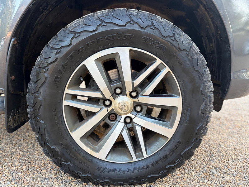 Toyota Hilux 2.4 D-4D Invincible 4WD Euro 6 4dr (TSS, 3.5t) 4dr Manual 2026
