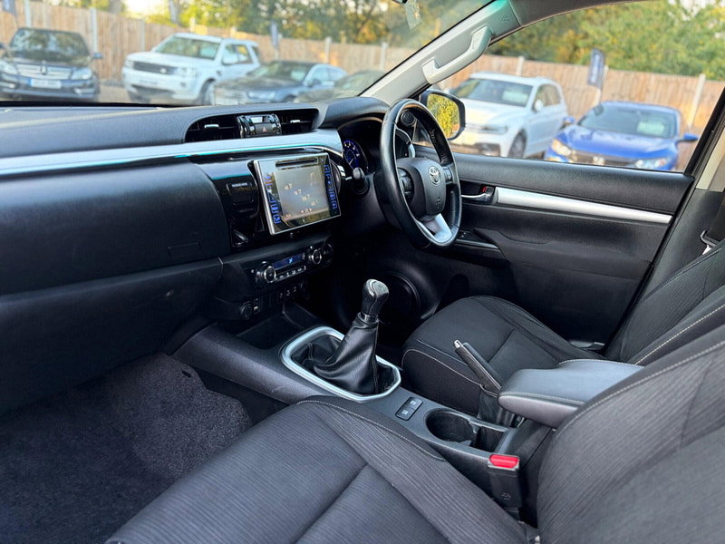 Toyota Hilux 2.4 D-4D Invincible 4WD Euro 6 4dr (TSS, 3.5t) 4dr Manual 2026