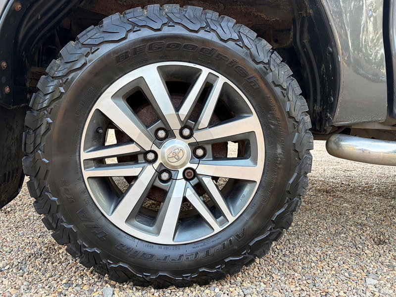 Toyota Hilux 2.4 D-4D Invincible 4WD Euro 6 4dr (TSS, 3.5t) 4dr Manual 2026