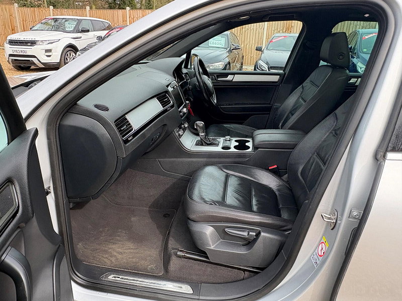 Volkswagen Touareg 3.0 TDI V6 BlueMotion Tech R-Line Tiptronic 4WD Euro 5 (s/s) 5dr 5dr Automatic 2026