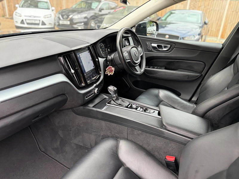 Volvo XC60 2.0 D4 Momentum Pro Auto AWD Euro 6 (s/s) 5dr 5dr Automatic 2026