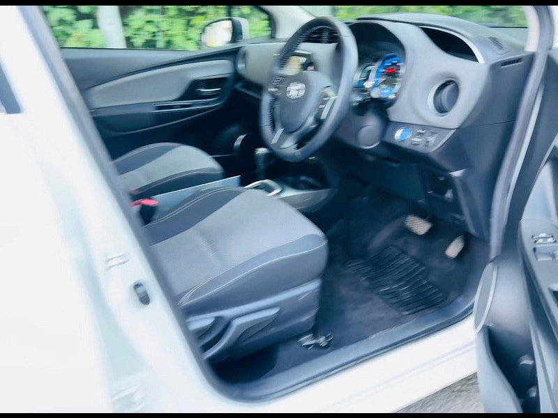Toyota Yaris 1.5 VVT-h Icon Hatchback 5dr Petrol Hybrid E-CVT Euro 6 (101 ps) 5dr Automatic 2026