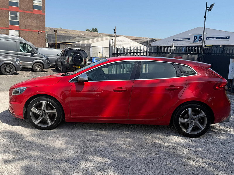 Volvo V40 1.6 D2 R-Design Hatchback 5dr Diesel Manual Euro 5 (s/s) (115 ps) 5dr Manual 2026